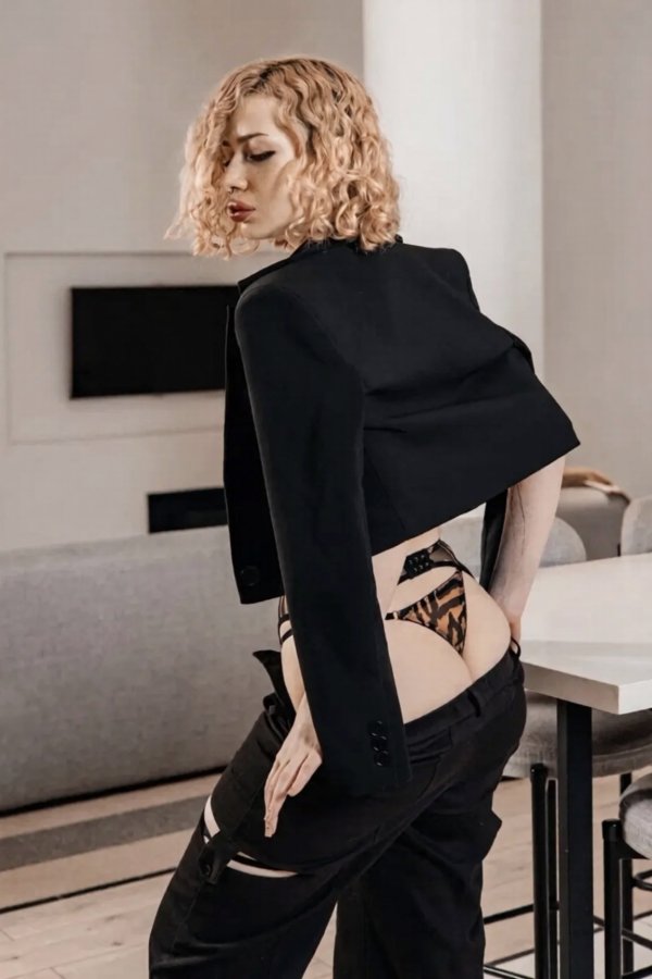 c9dcd61c-c9b0-4a01-b0c9-b3b8c7f5a0ac_0.jpg